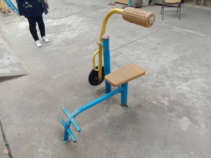 腹背鍛煉器