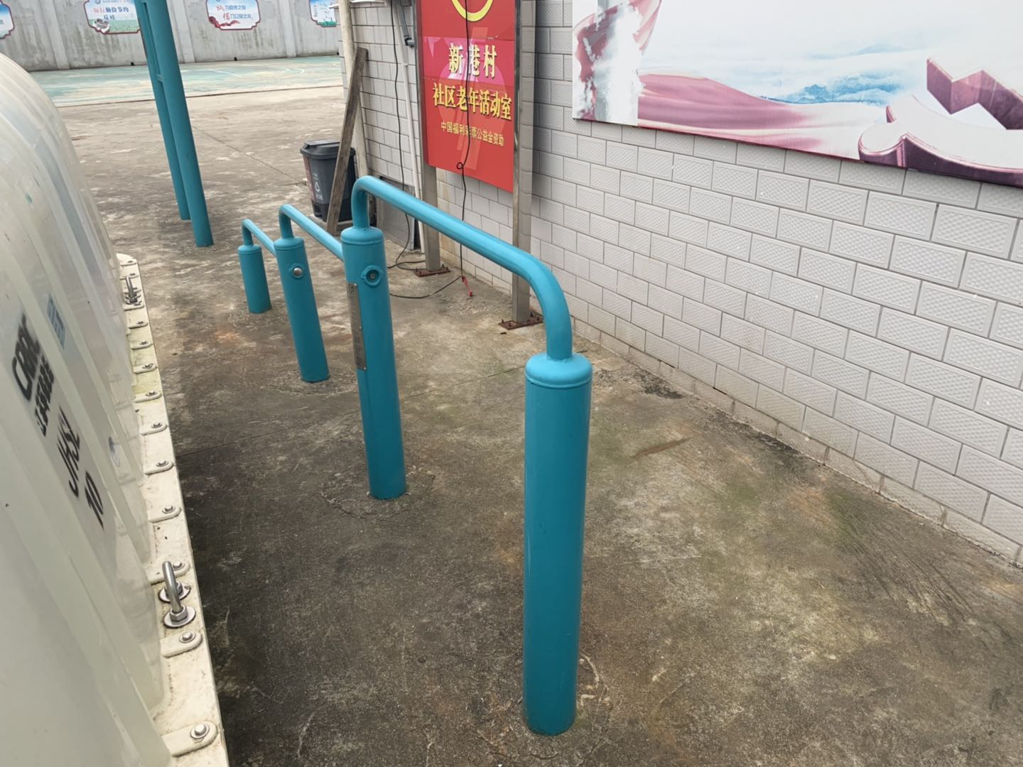 彈震壓腿器