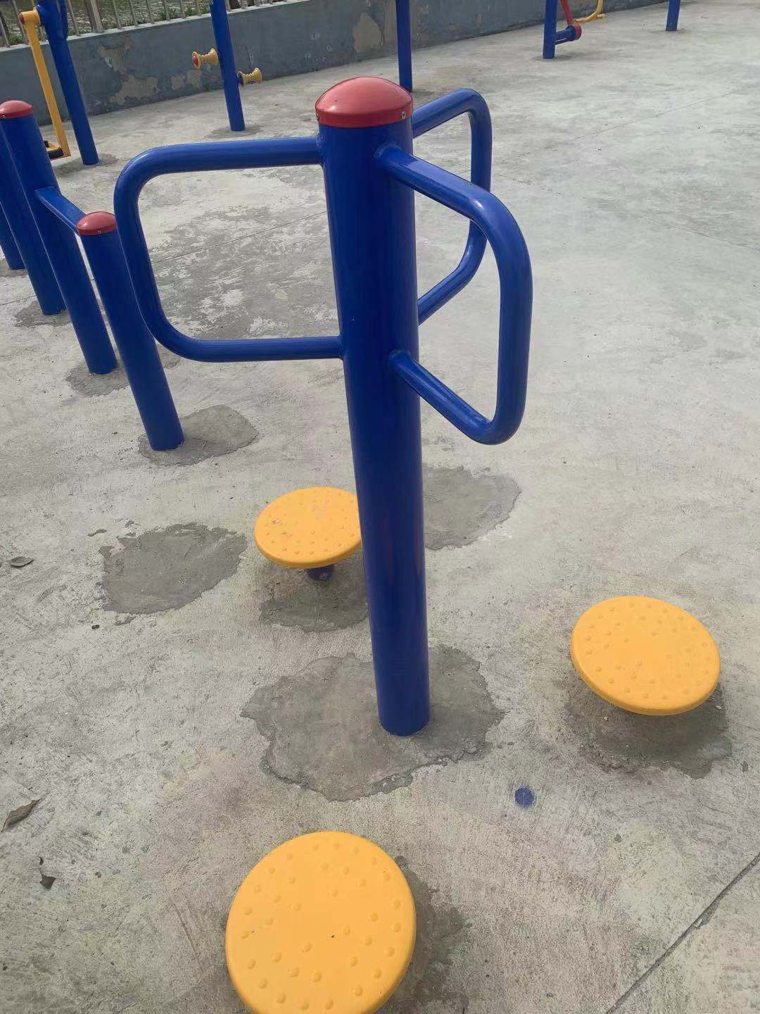 三位扭腰器