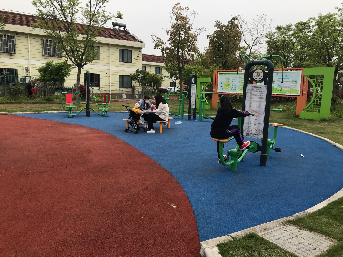景觀林地市民益智健身苑點
