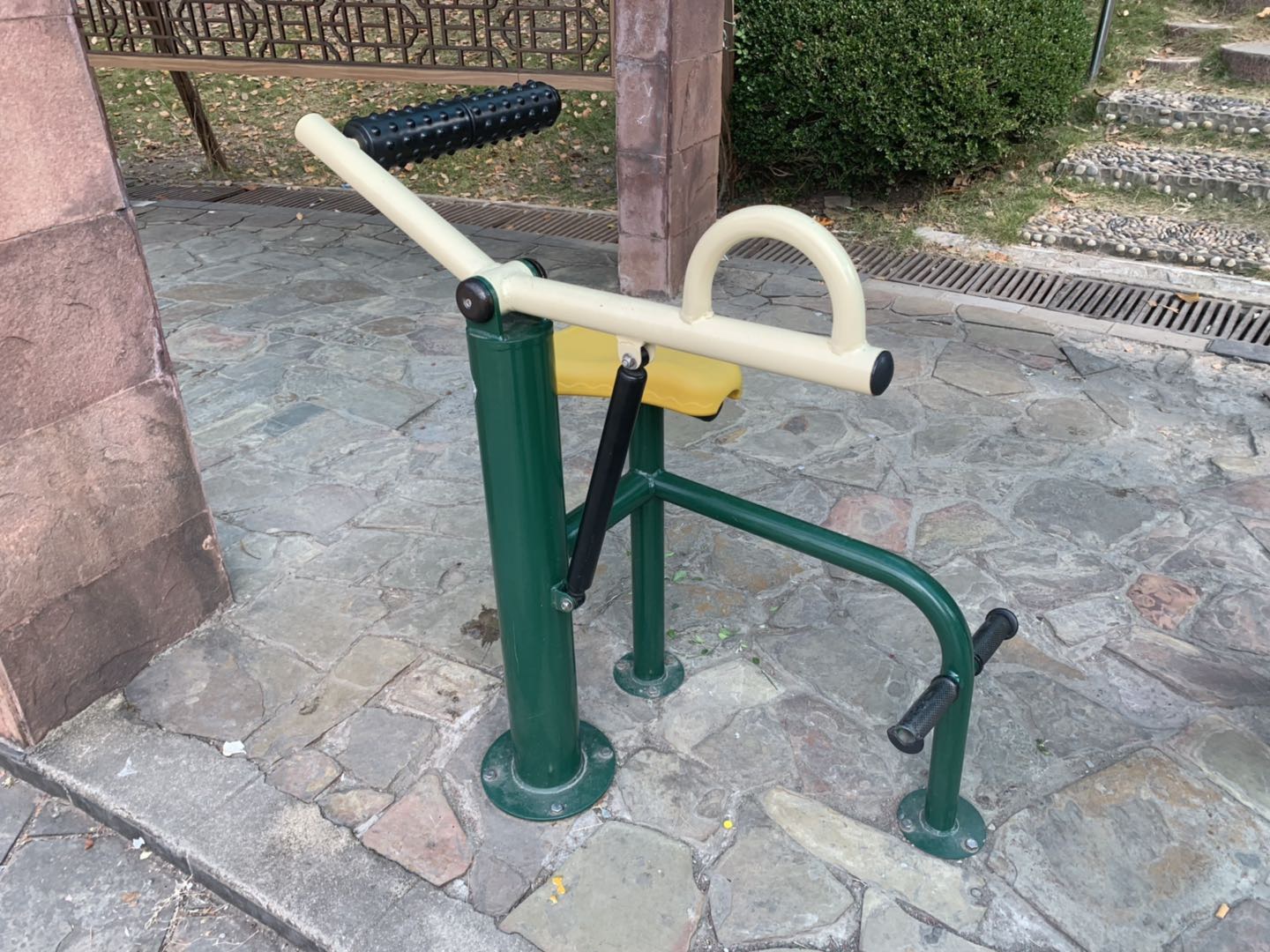 腹背鍛煉器