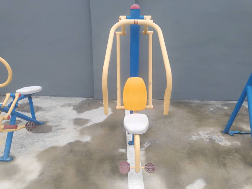 自重推胸器
