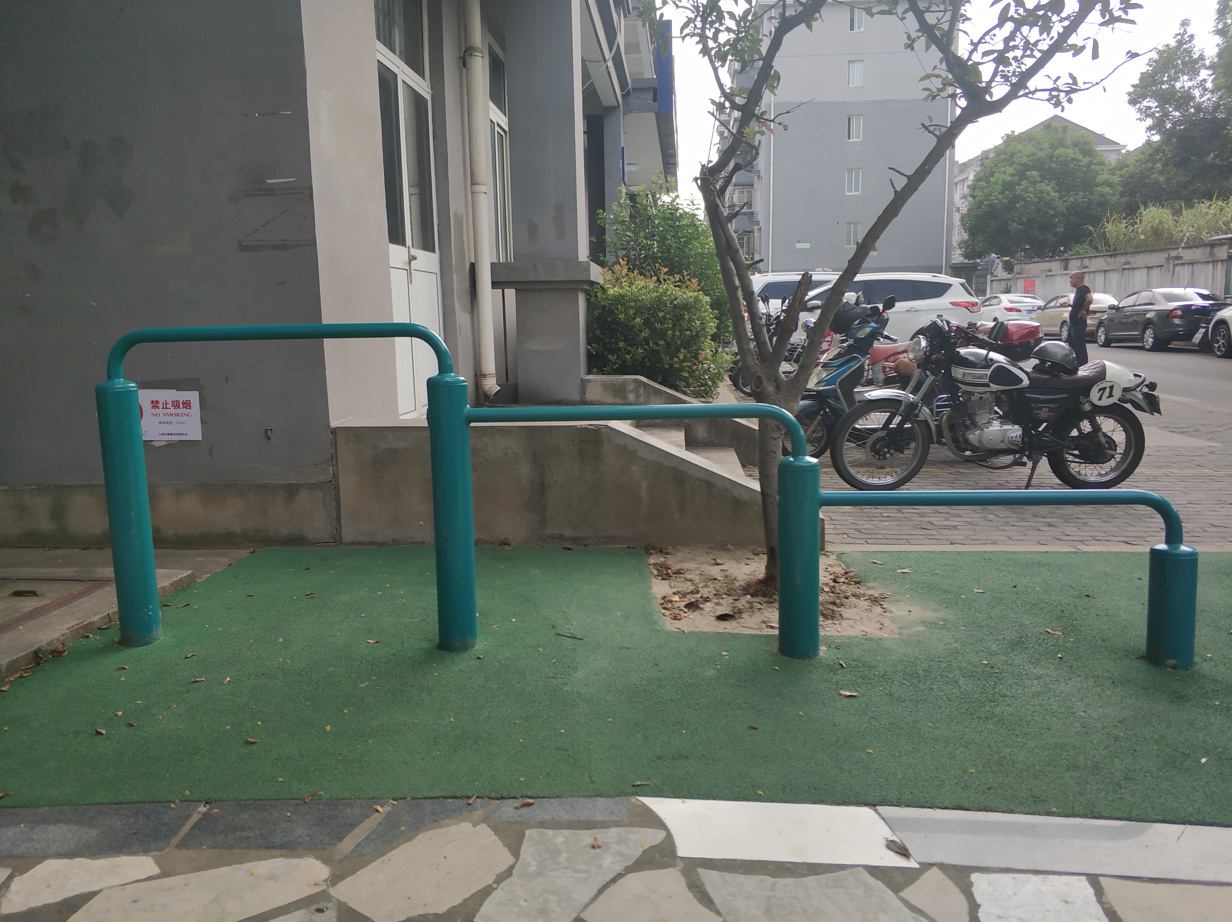 彈震壓腿器