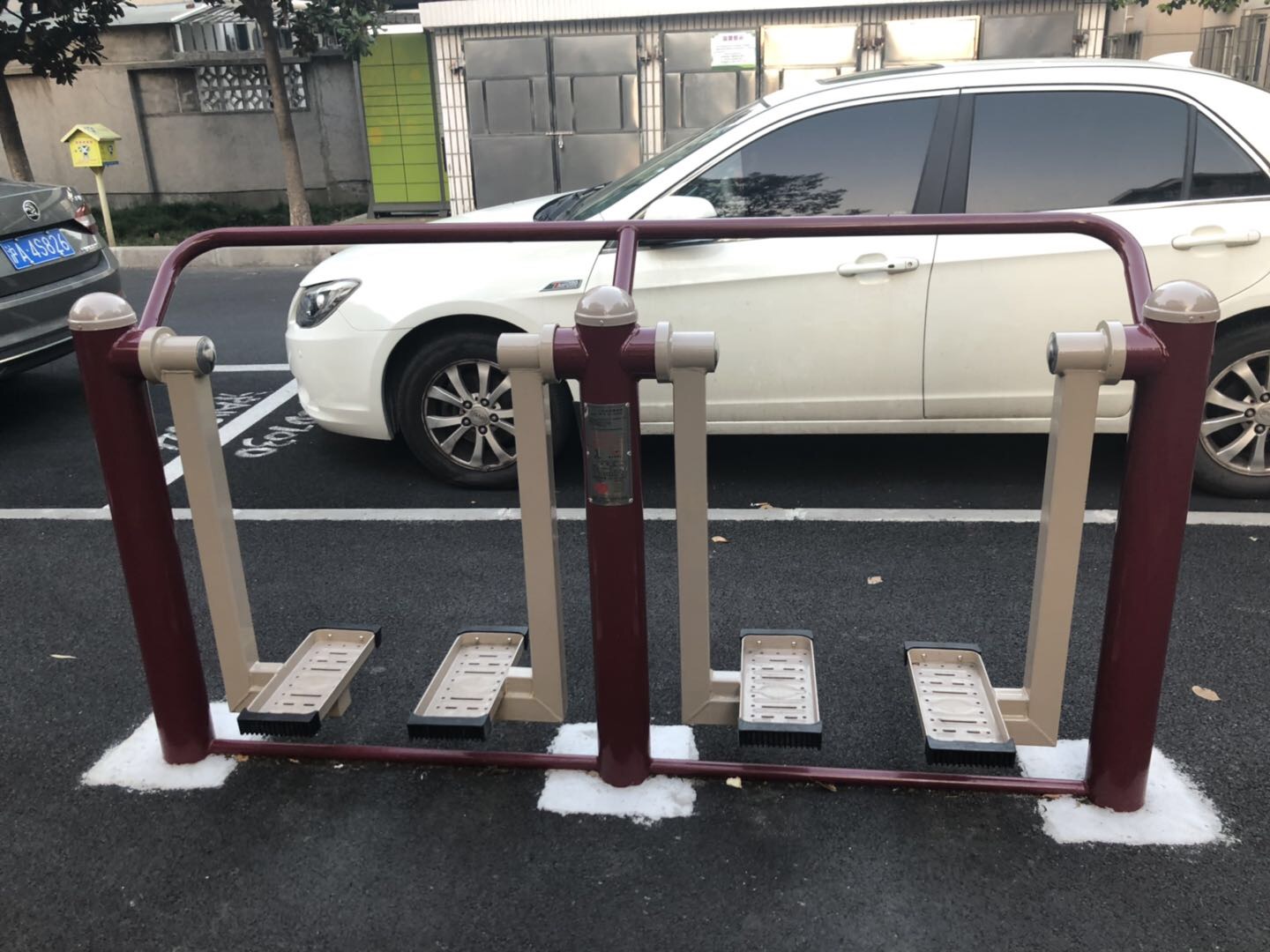 二位太空漫步機(jī)
