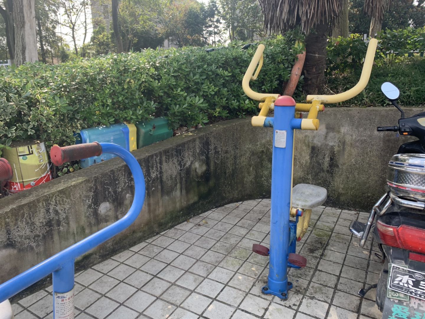 自重拉胸器