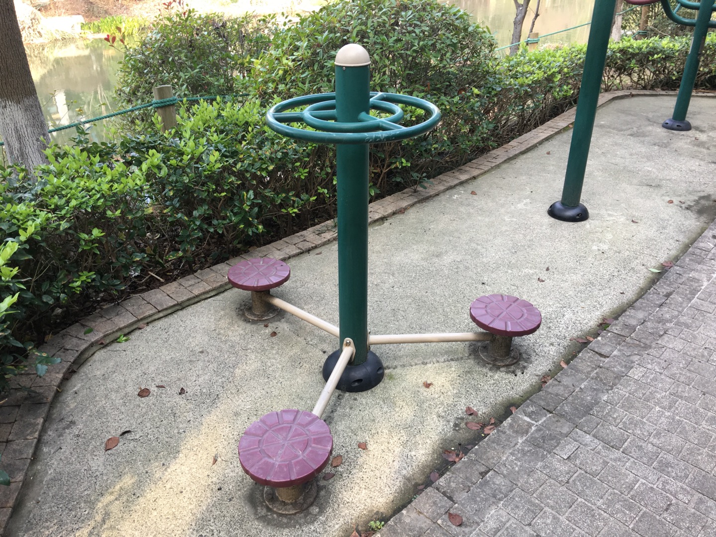 三位扭腰器