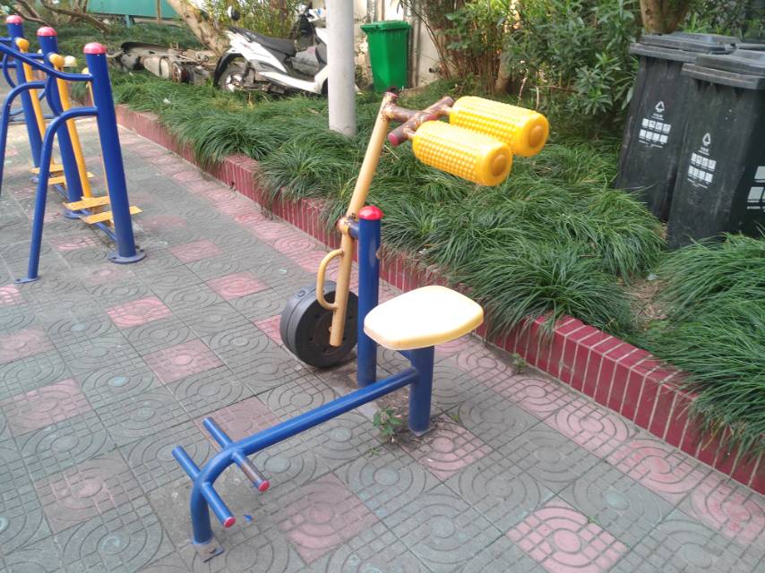腹背鍛煉器