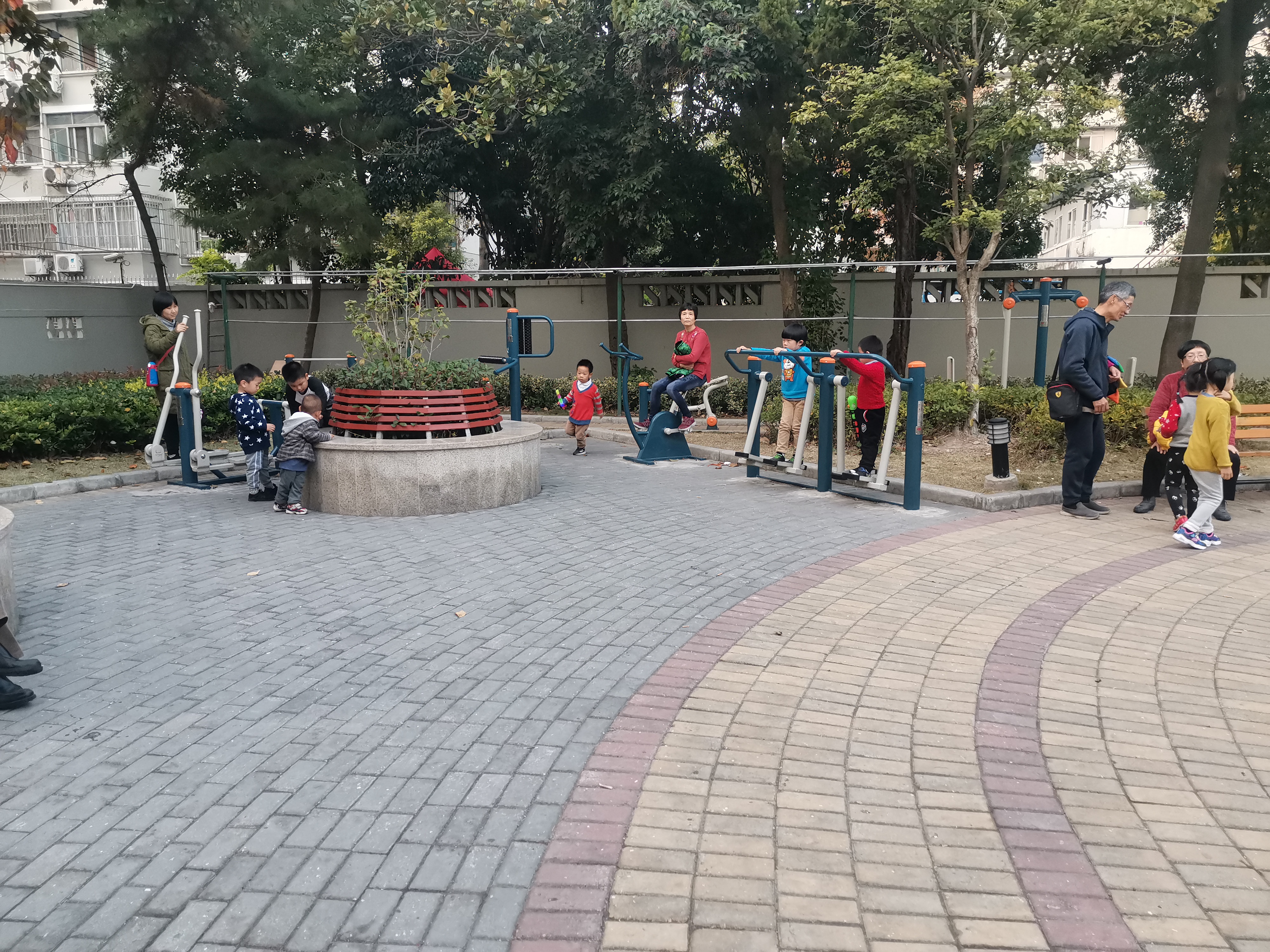 靜安區彭浦新村街道臨汾路894弄居委健身點（汾西路815弄）
