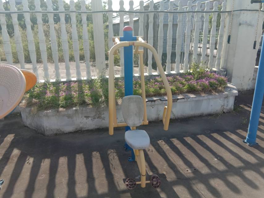 自重推胸器