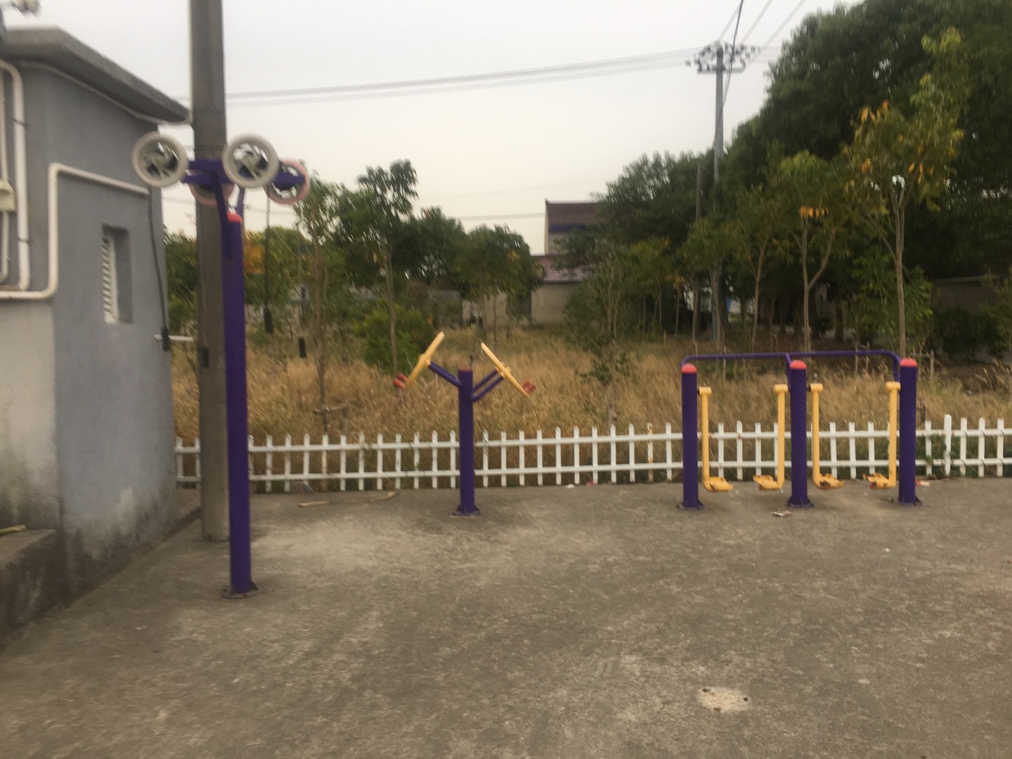 老港鎮欣河村民委員會鐵橋6組健身苑點