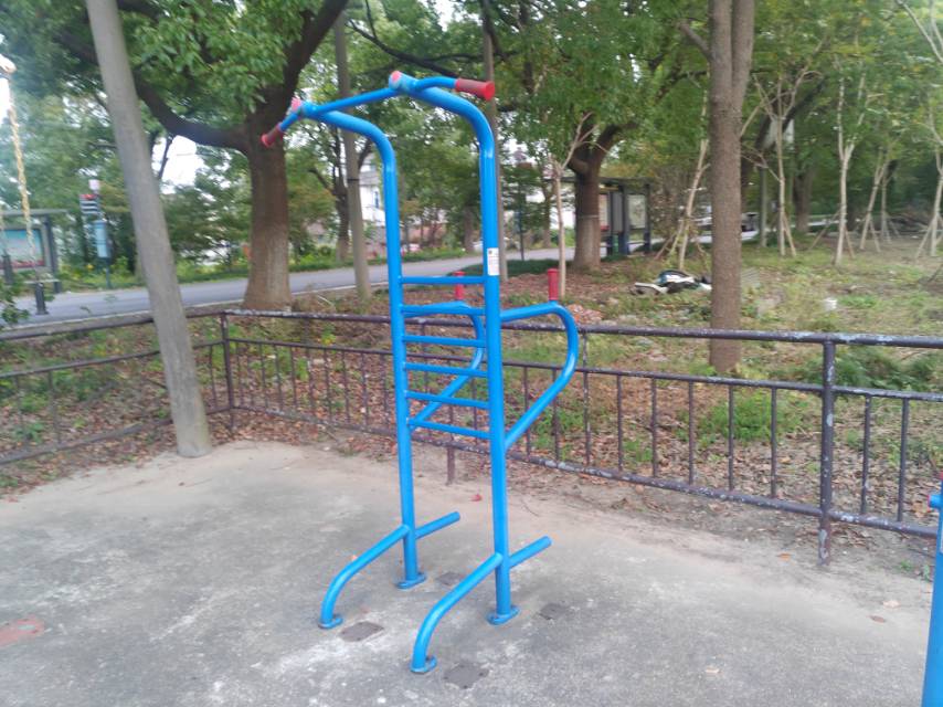 多功能訓練器