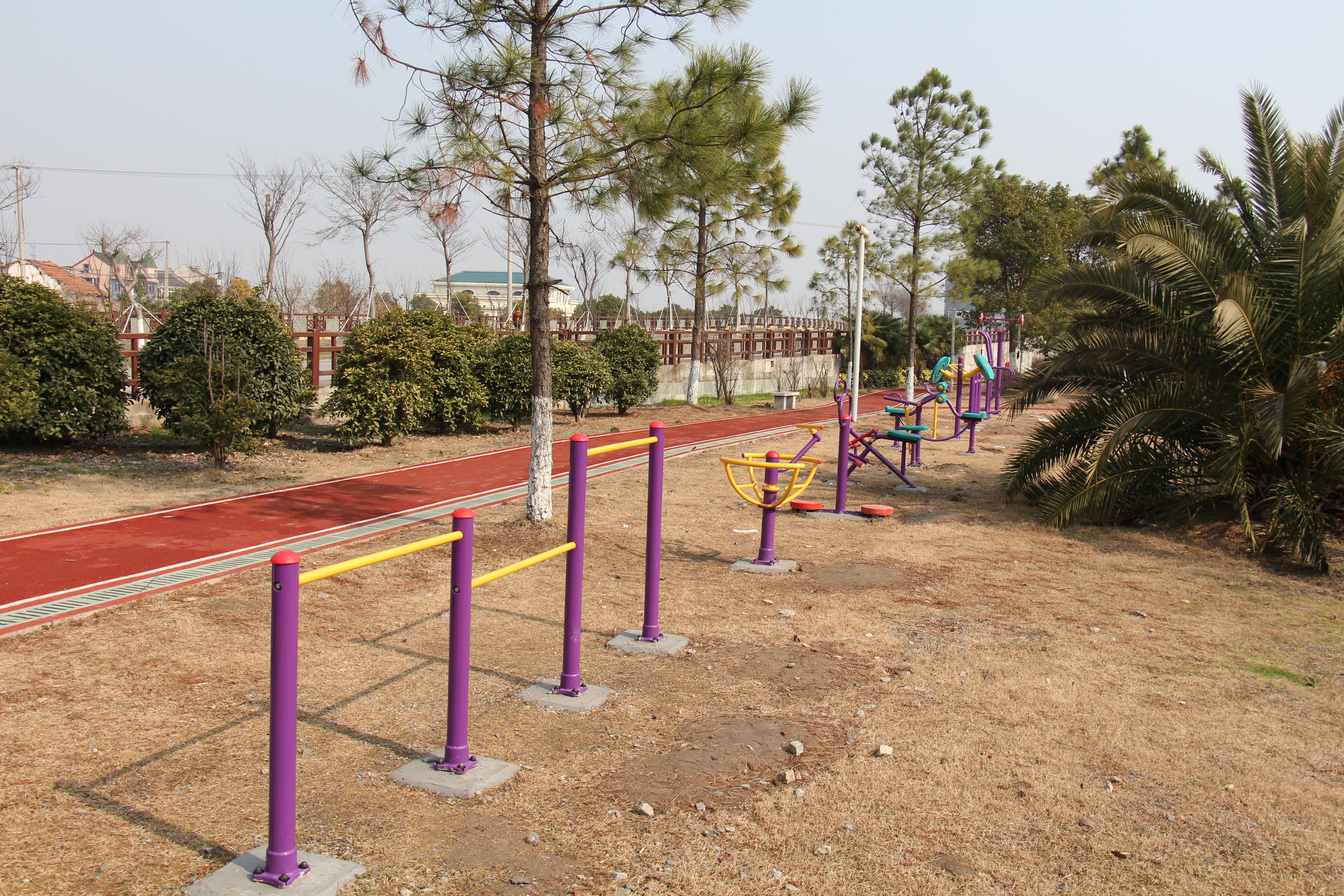 奉城鎮(zhèn)蘭博路健身步道市民益智健身苑點