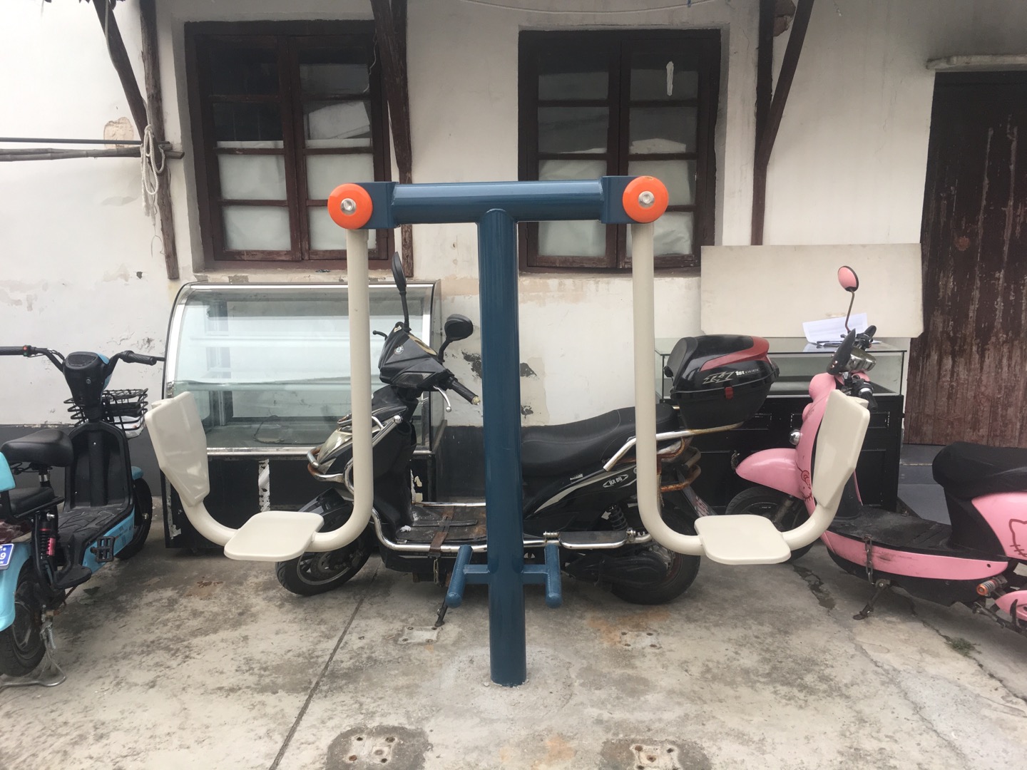 雙位坐蹬器