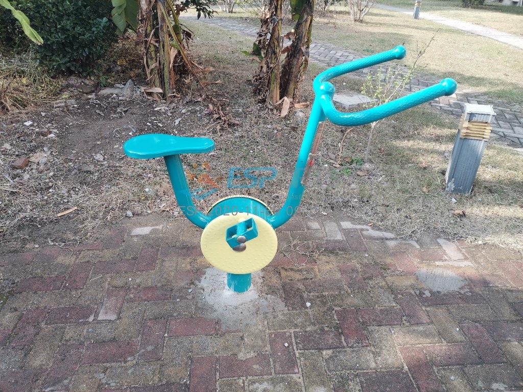 臥式健身車