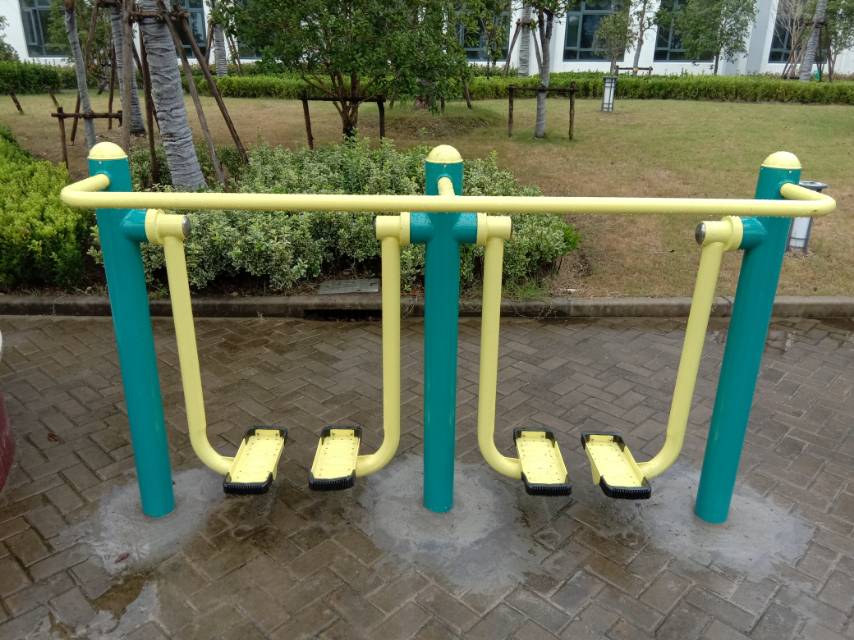 雙位太空漫步機