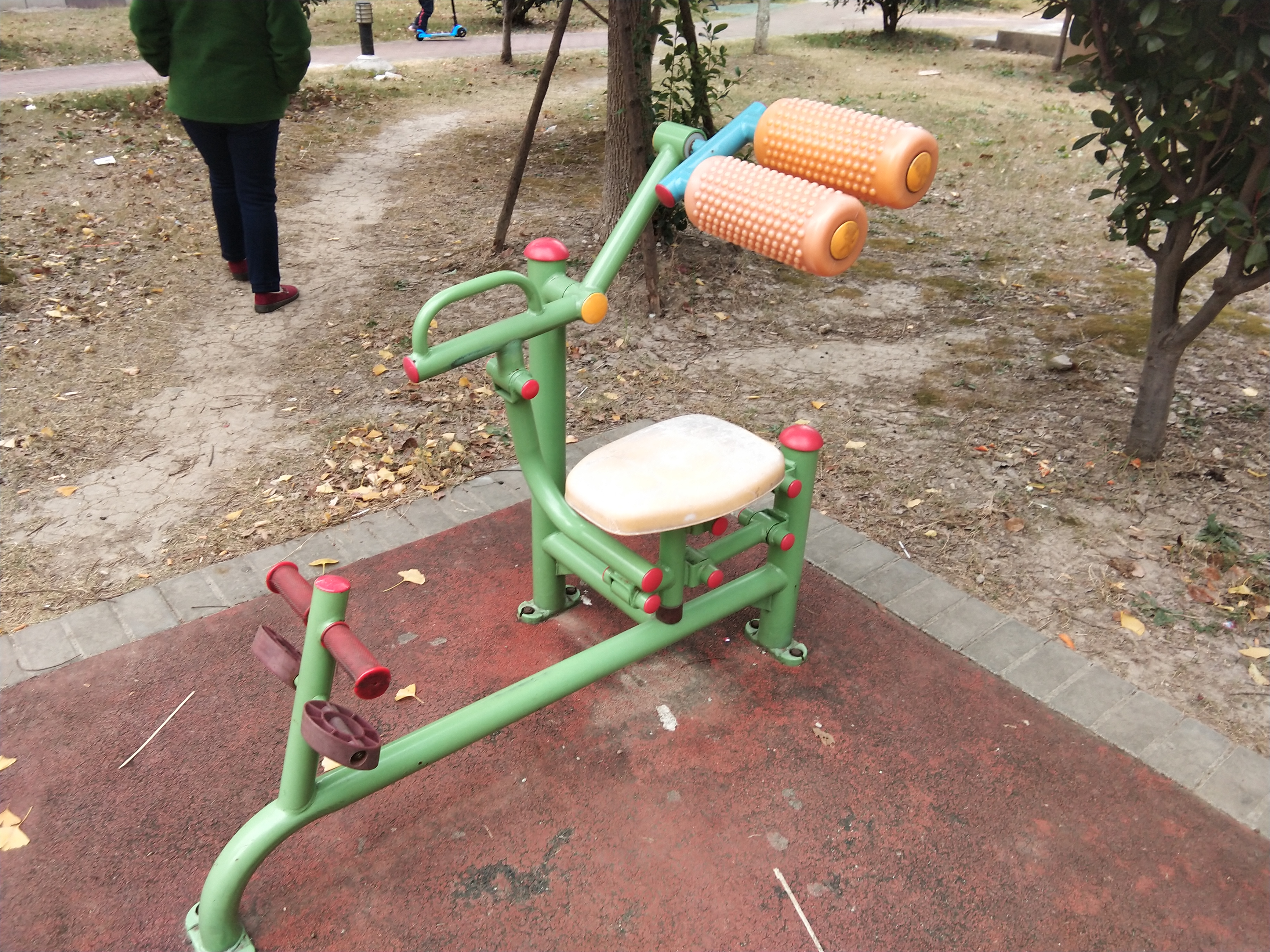 腹背鍛煉器