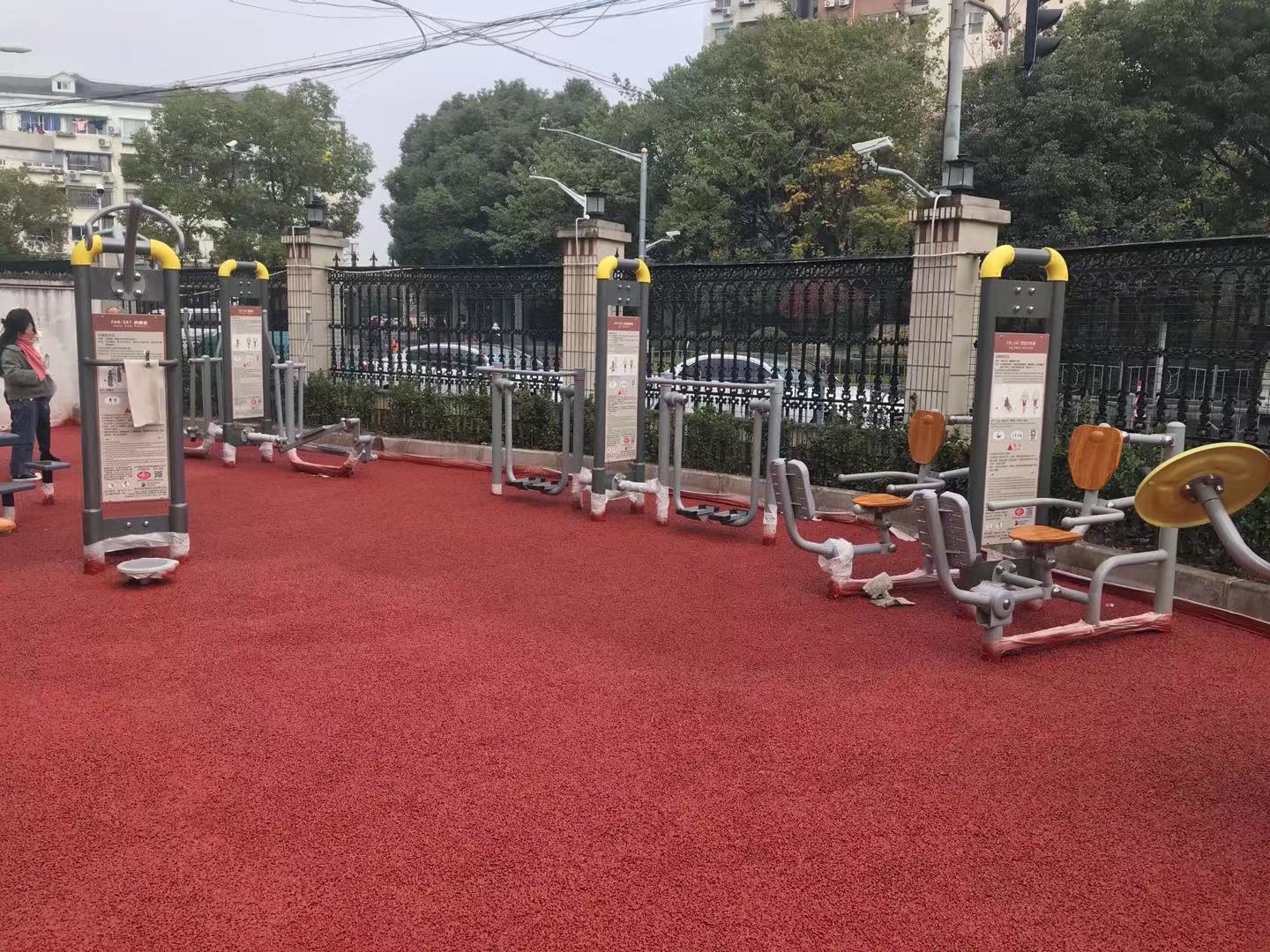 靜安區彭浦鎮龍潭居委健身點(平利路208號)