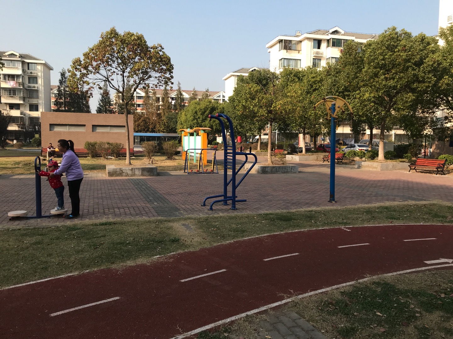 鄧鎮二居航城七路450弄金灣佳園44弄健身路徑