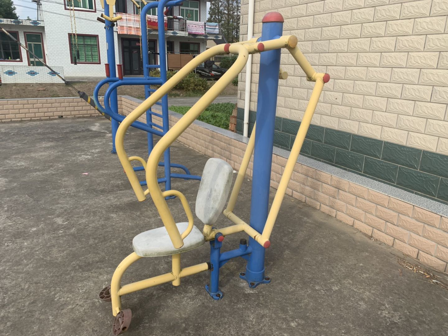 自重拉胸器