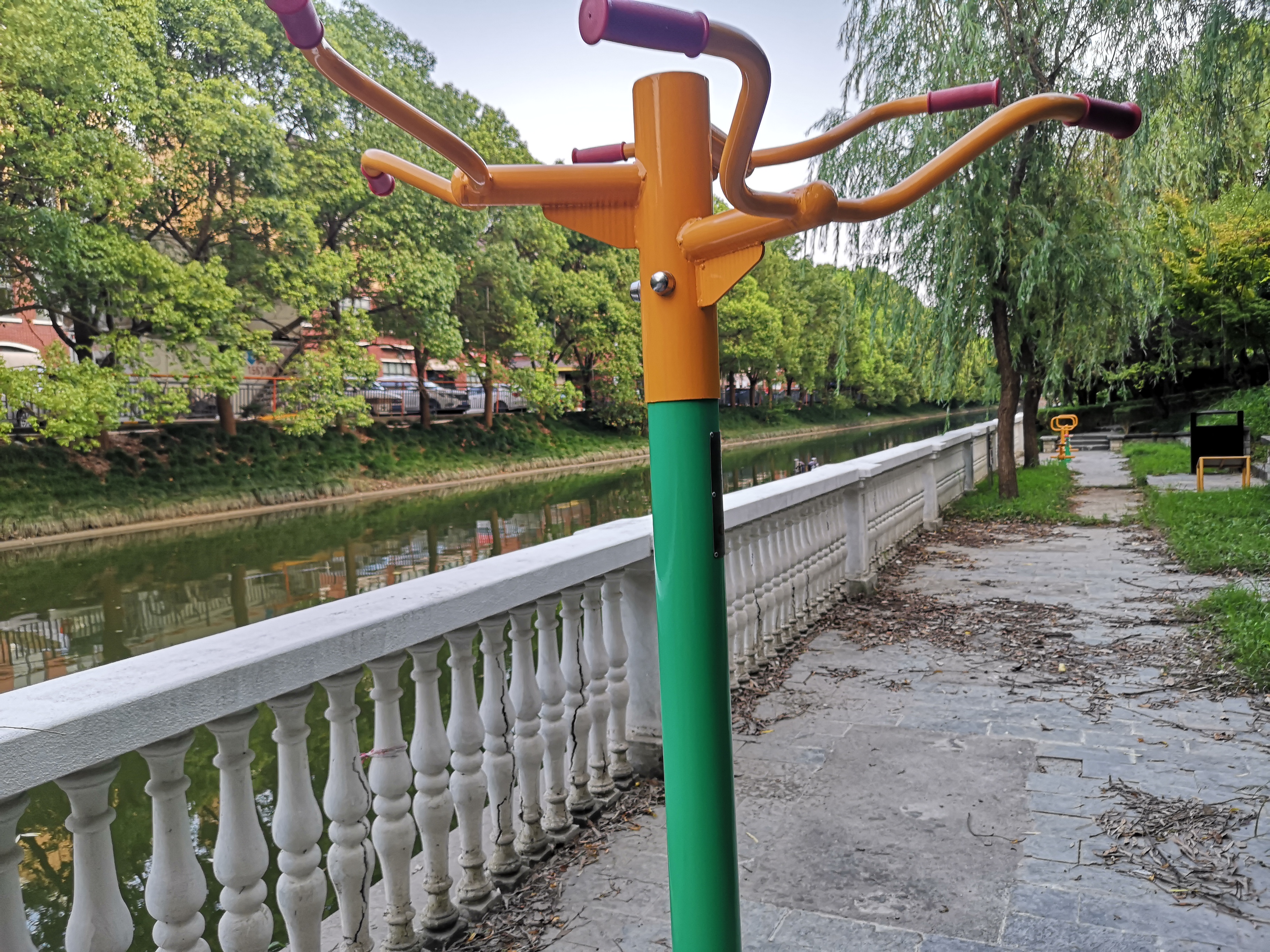 三位引體器