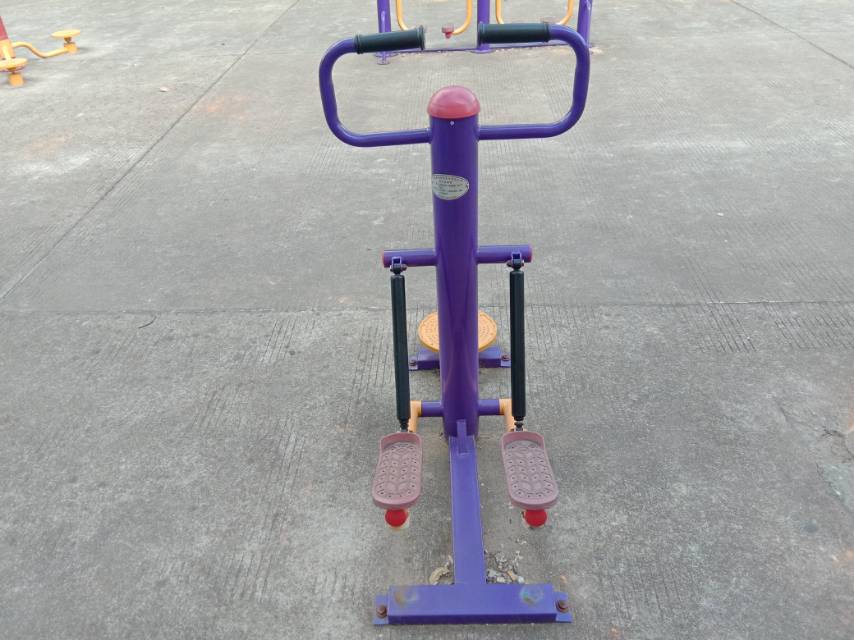 扭腰踏步機