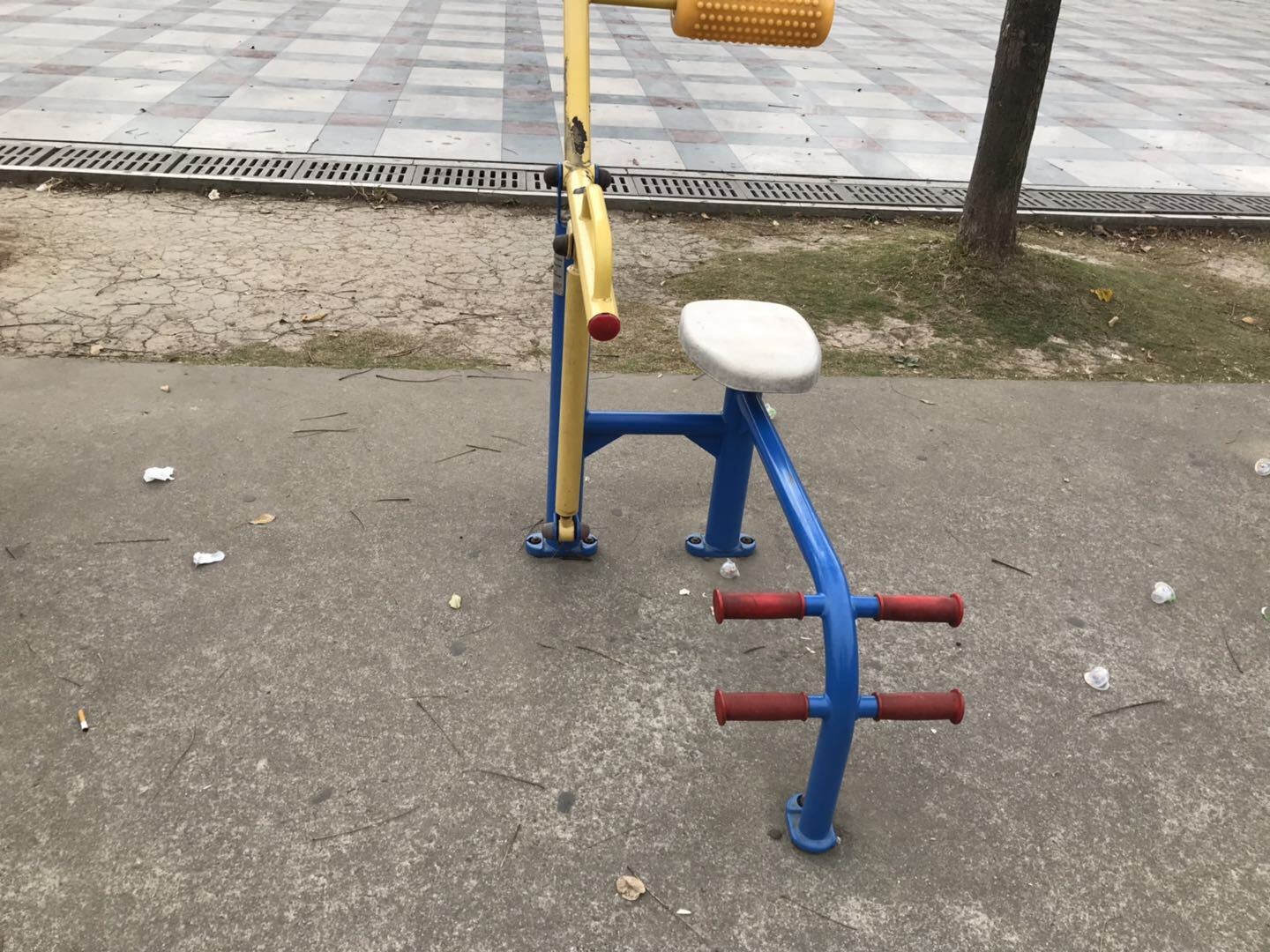 腹背鍛煉器