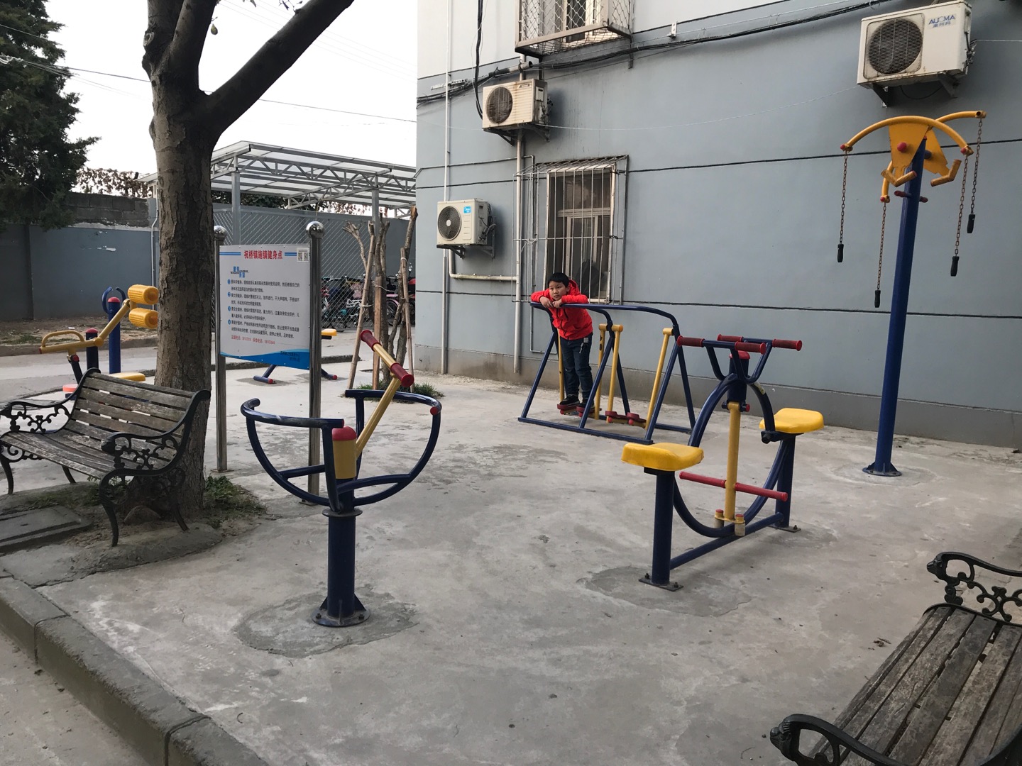施鎮居委施宏路539弄3號西面健身路徑