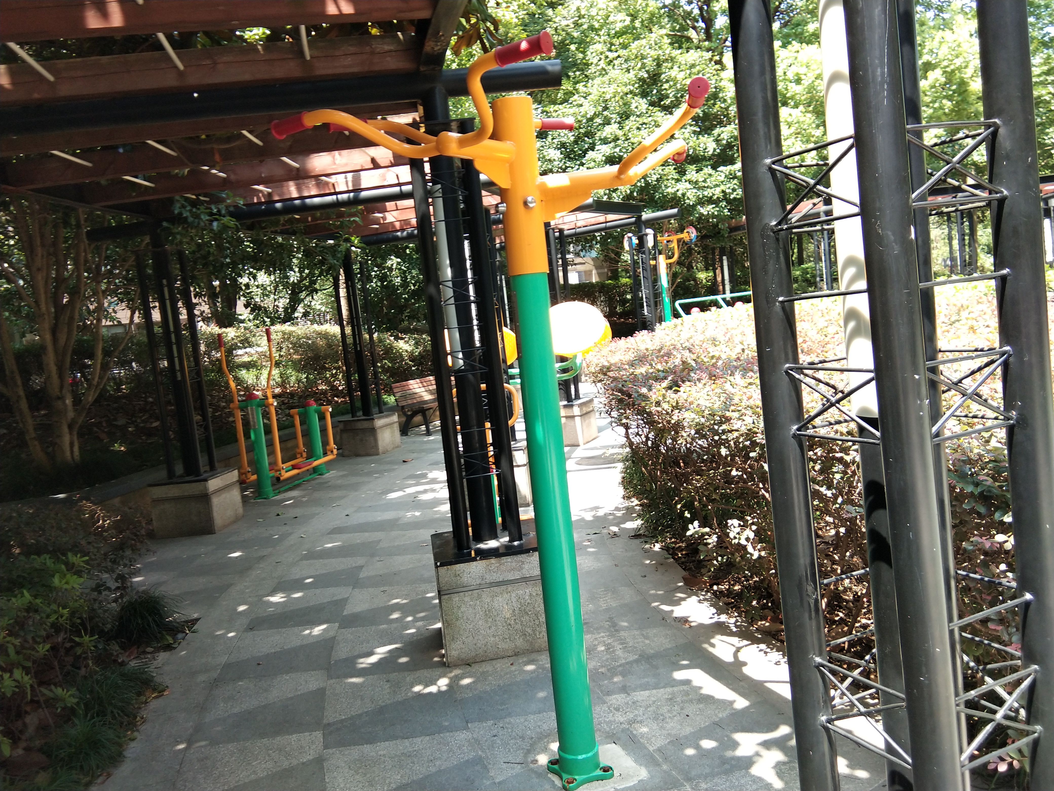 三位引體器