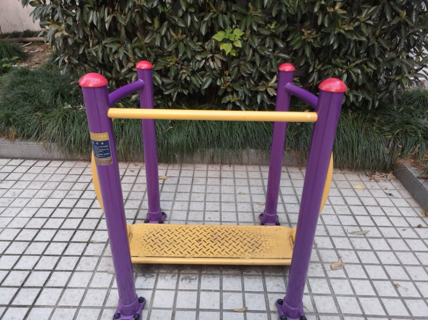 晃板健身器