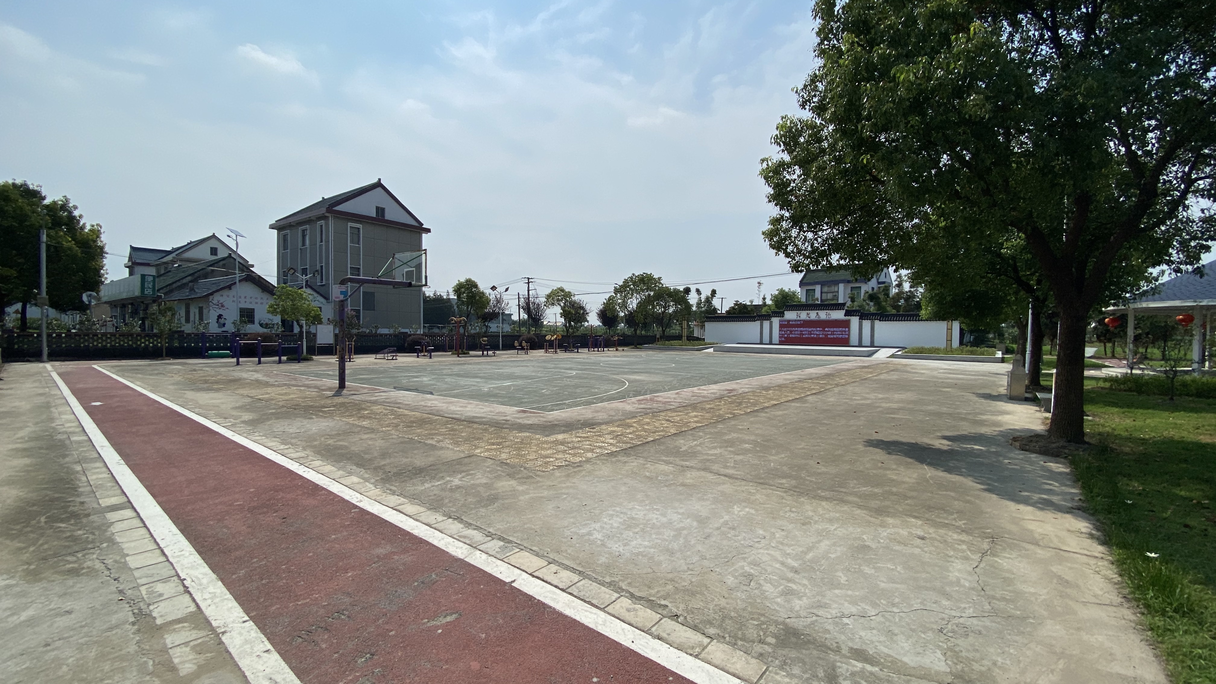 新巷村籃球場