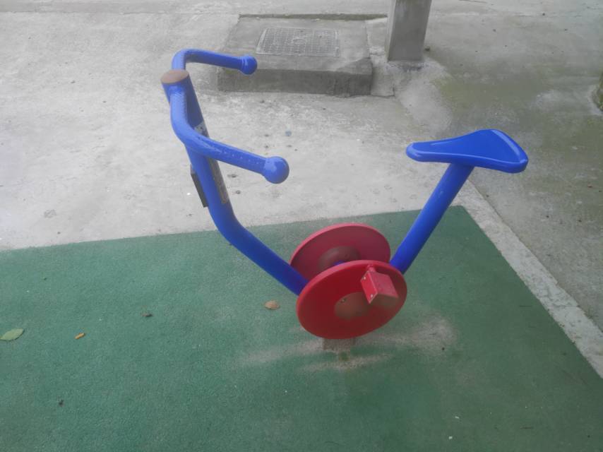 直立健身車