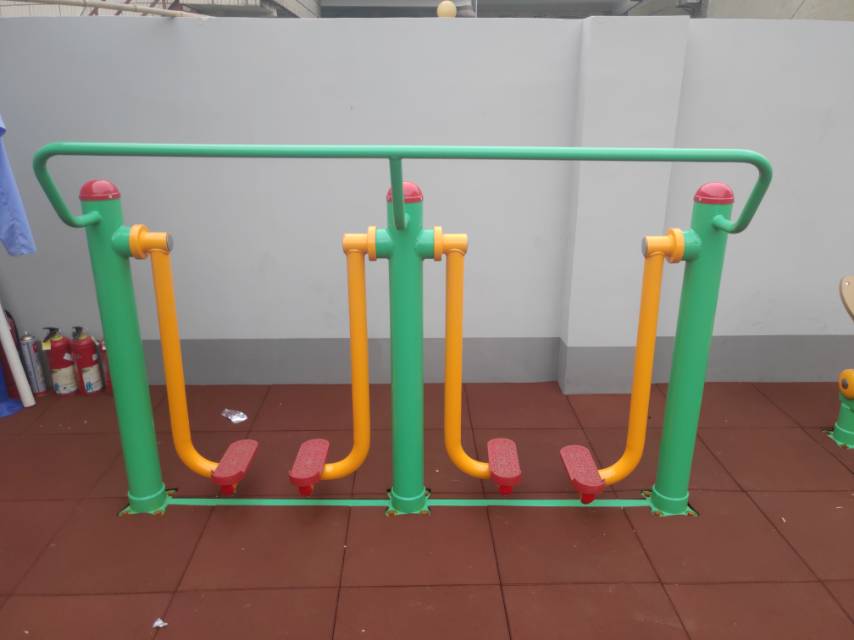 兩聯漫步機