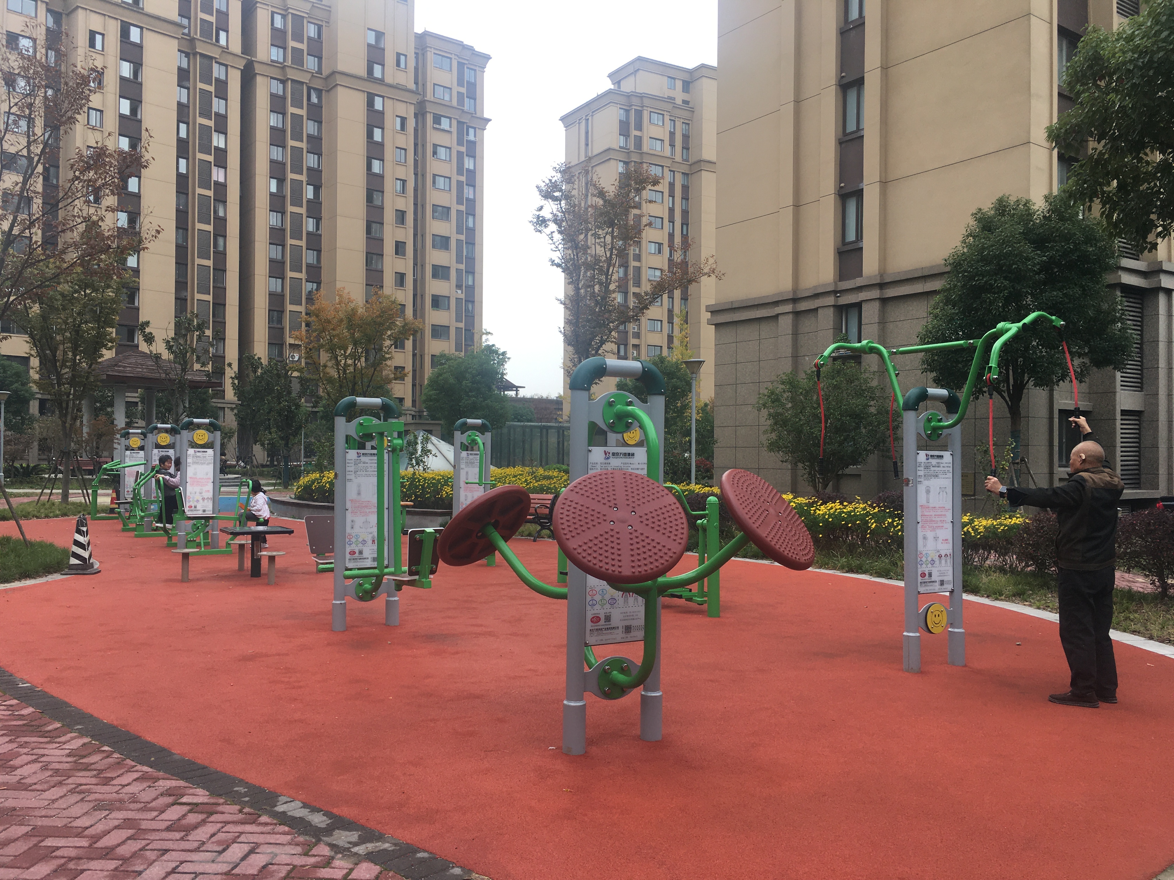 南橋鎮(zhèn)正陽(yáng)一居市民益智健身苑點(diǎn)（二）