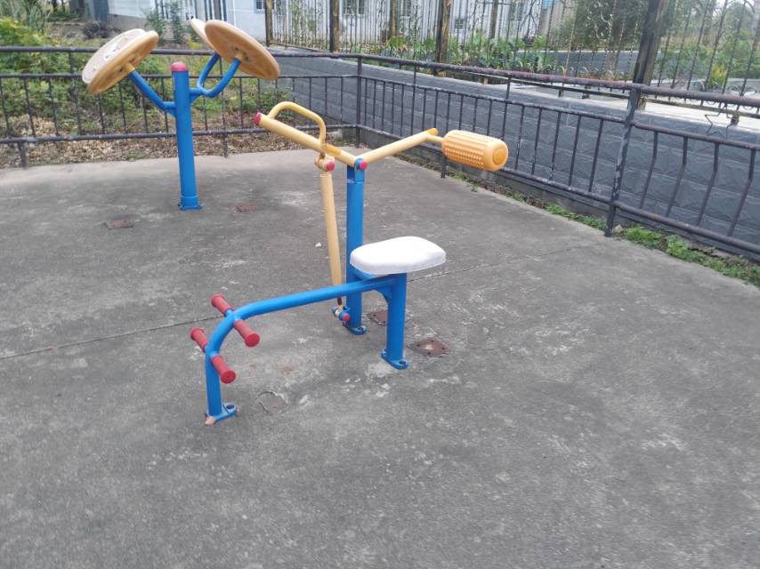 腹背鍛煉器