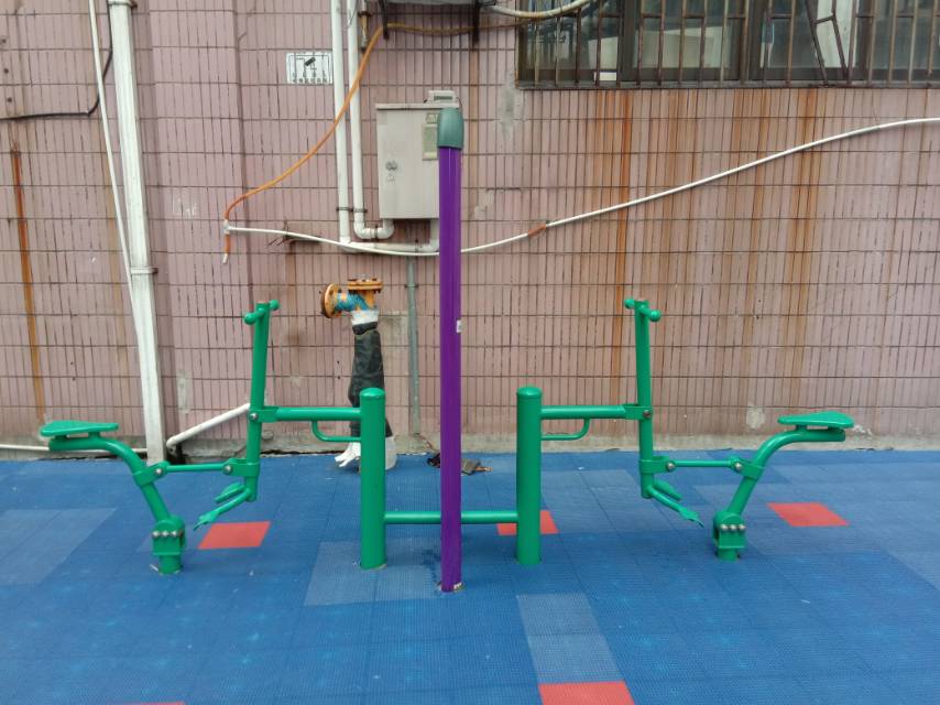 雙位健騎機