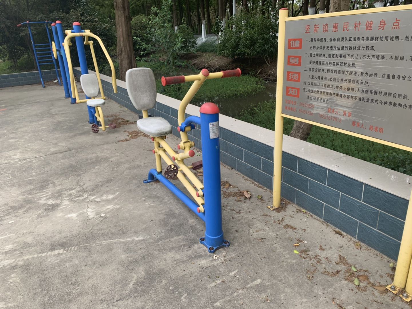 自重拉力器