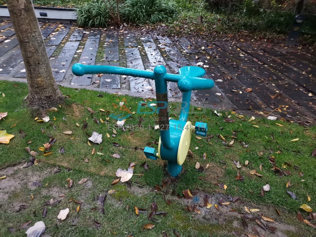 臥式健身車