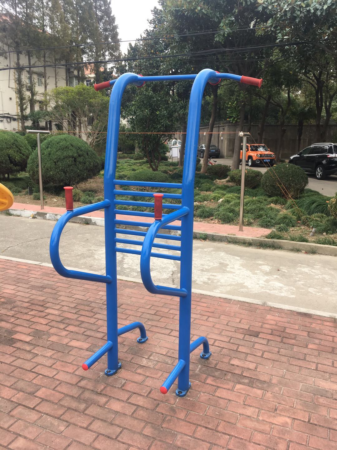 多功能訓練器