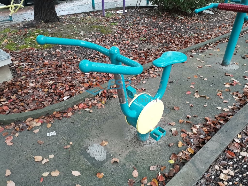 臥式健身車