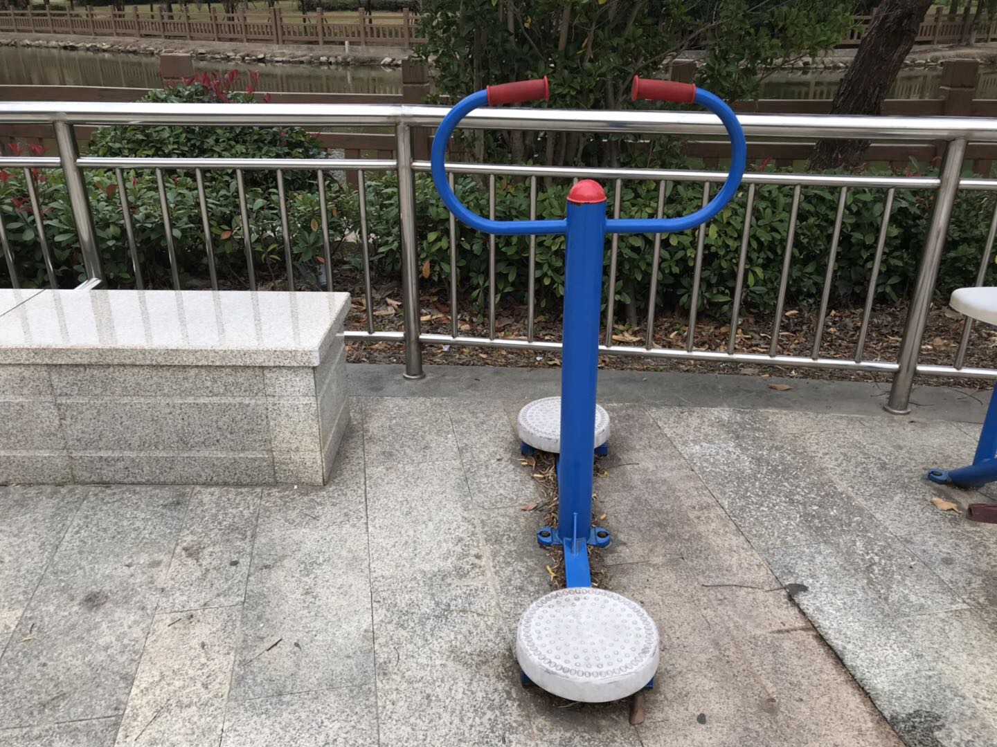 扭腰器