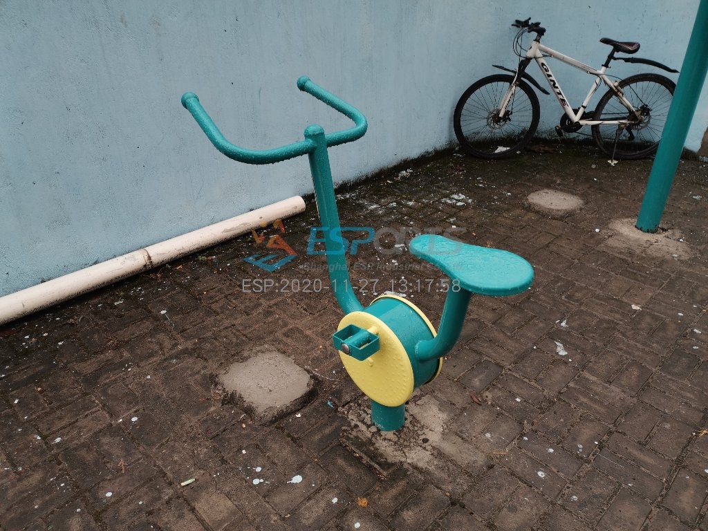 臥式健身車