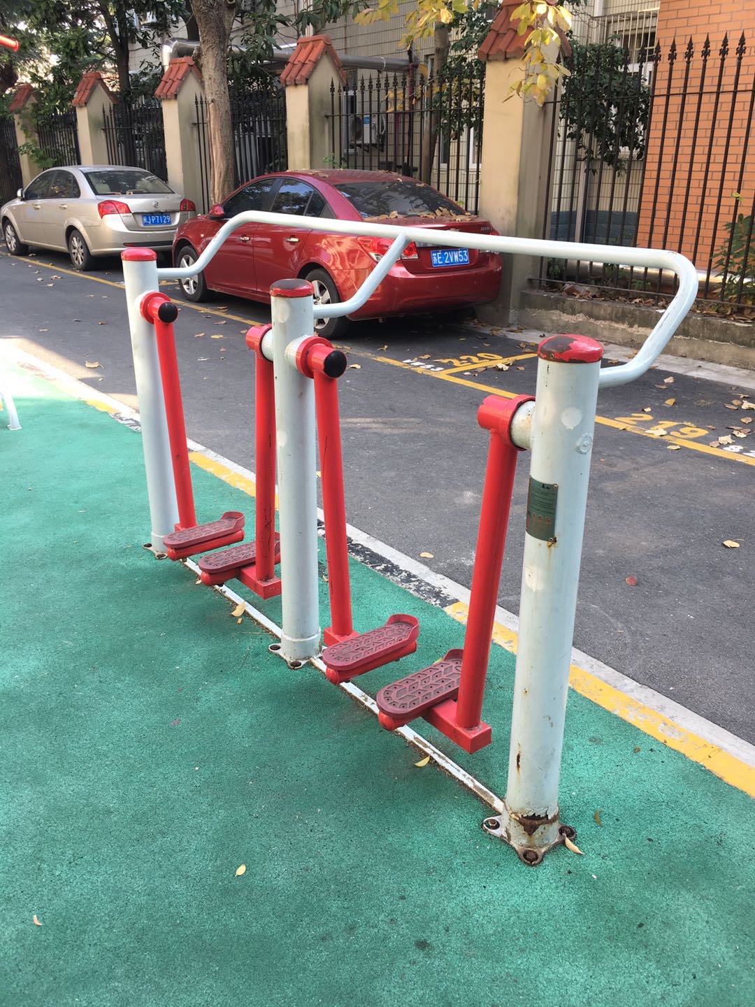 兩聯漫步機