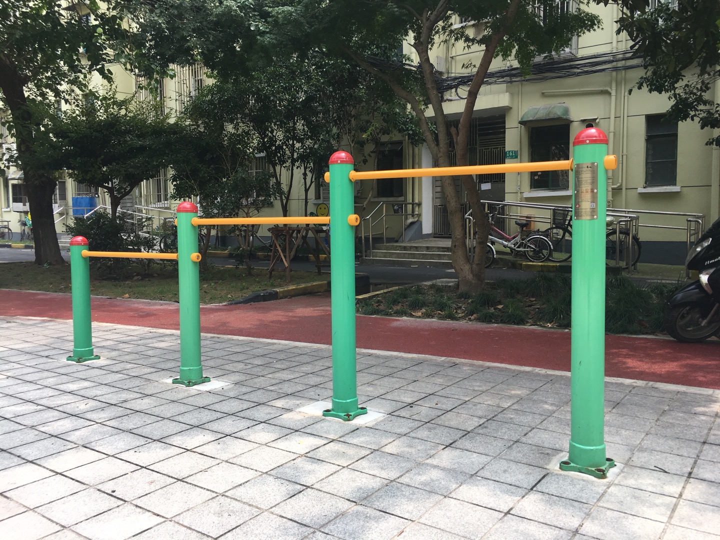 多聯壓腿架