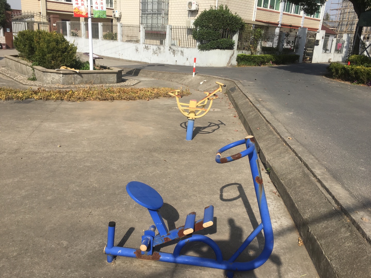 老港鎮成日村民委員會成日3組健身苑點