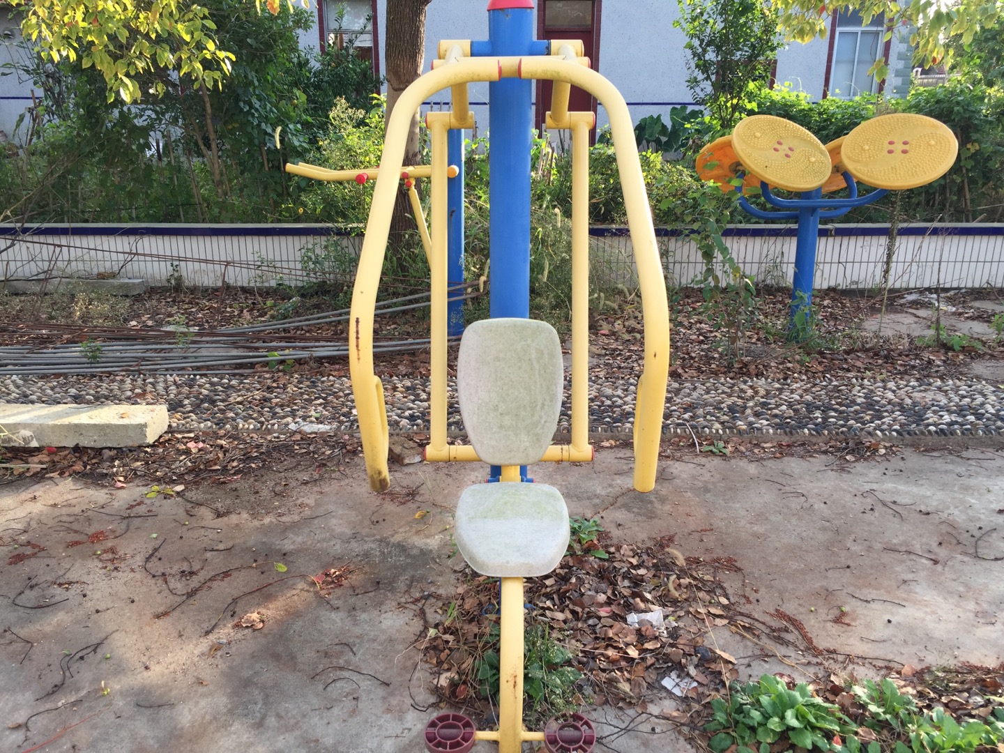 自重推胸器