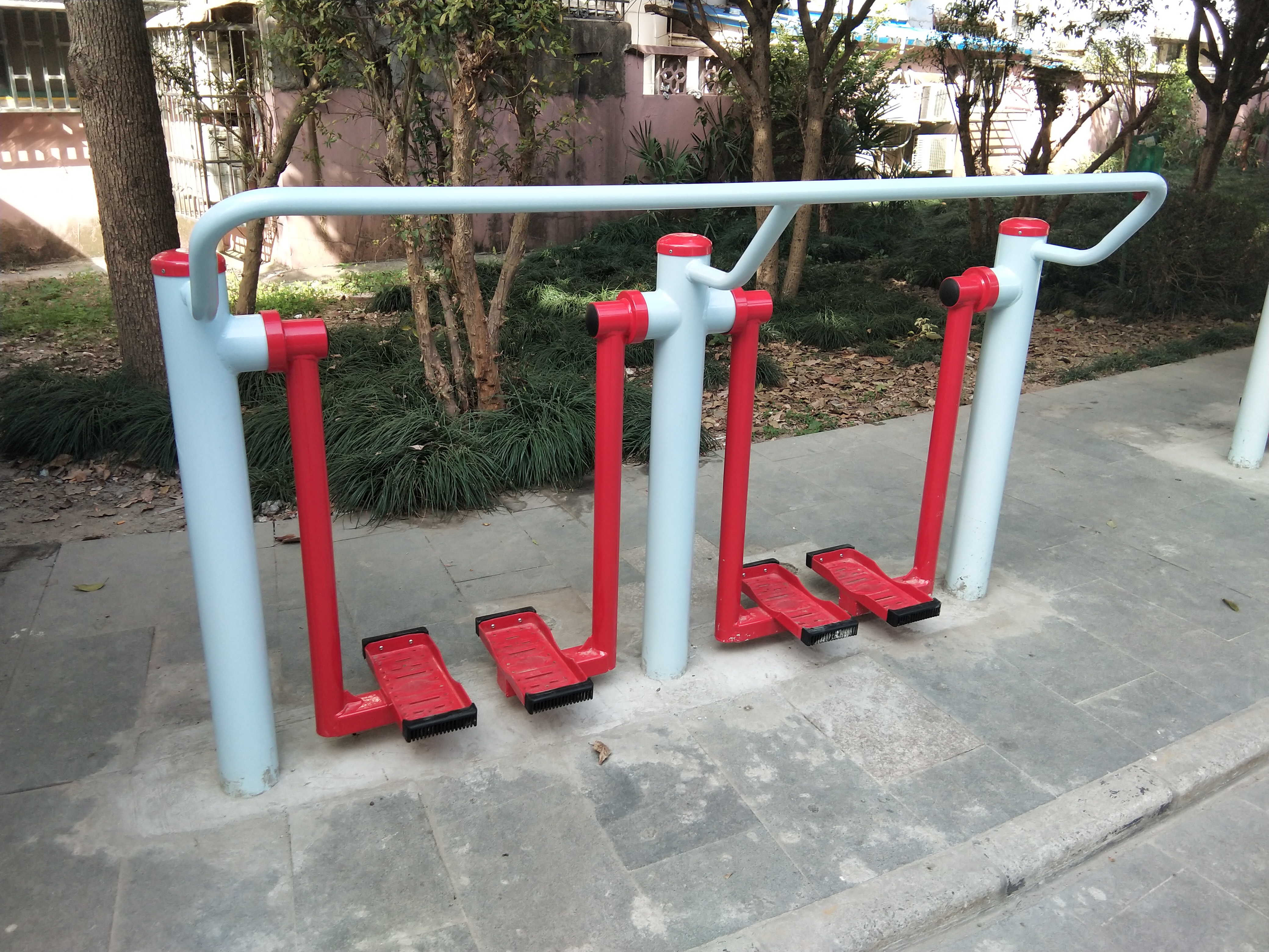 兩聯漫步機