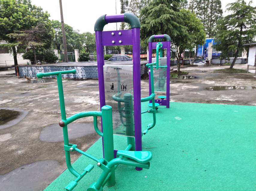 雙位健騎機