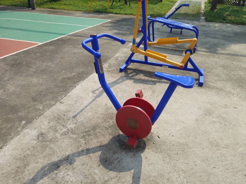 直立健身車
