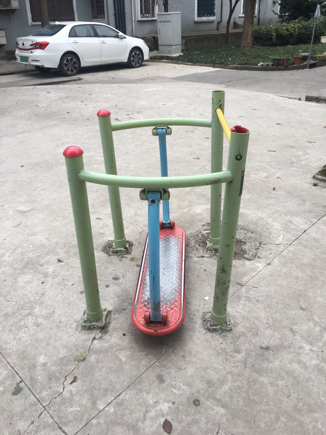 晃板健身器