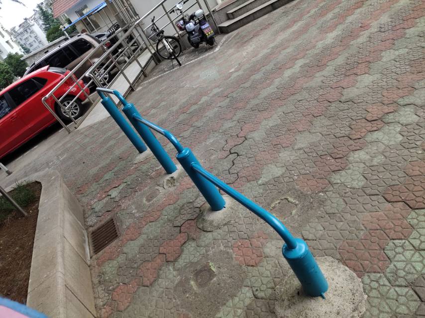 彈震壓腿器